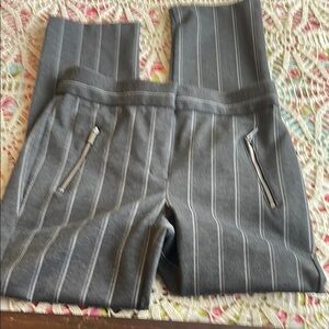 Worthington. Gray Pinstripe Trouser Pants with Zipper Pockets. Size 2. Nice.